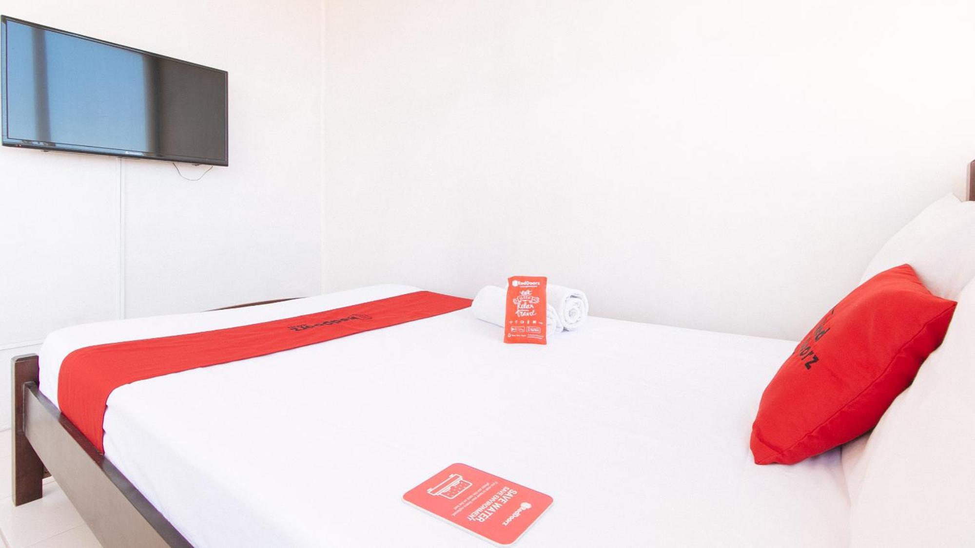 Reddoorz Plus @ E Rodriguez Corner Banawe Quezon City Dış mekan fotoğraf