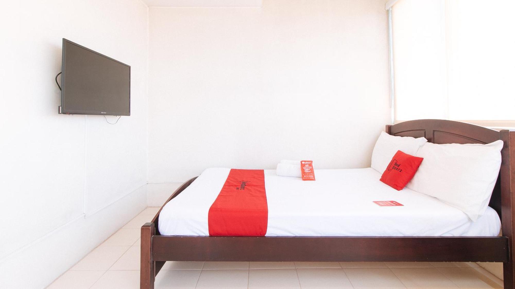 Reddoorz Plus @ E Rodriguez Corner Banawe Quezon City Dış mekan fotoğraf