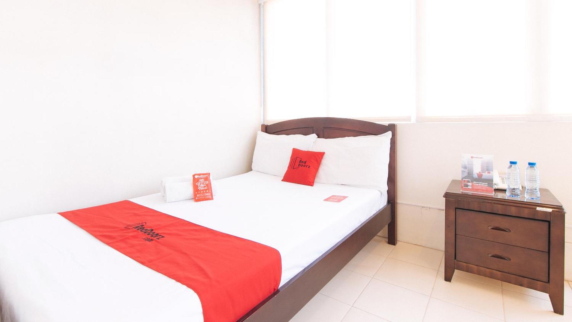 Reddoorz Plus @ E Rodriguez Corner Banawe Quezon City Dış mekan fotoğraf