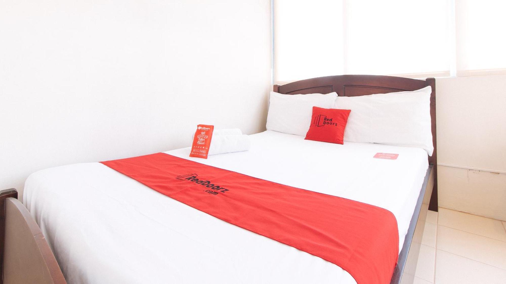 Reddoorz Plus @ E Rodriguez Corner Banawe Quezon City Dış mekan fotoğraf