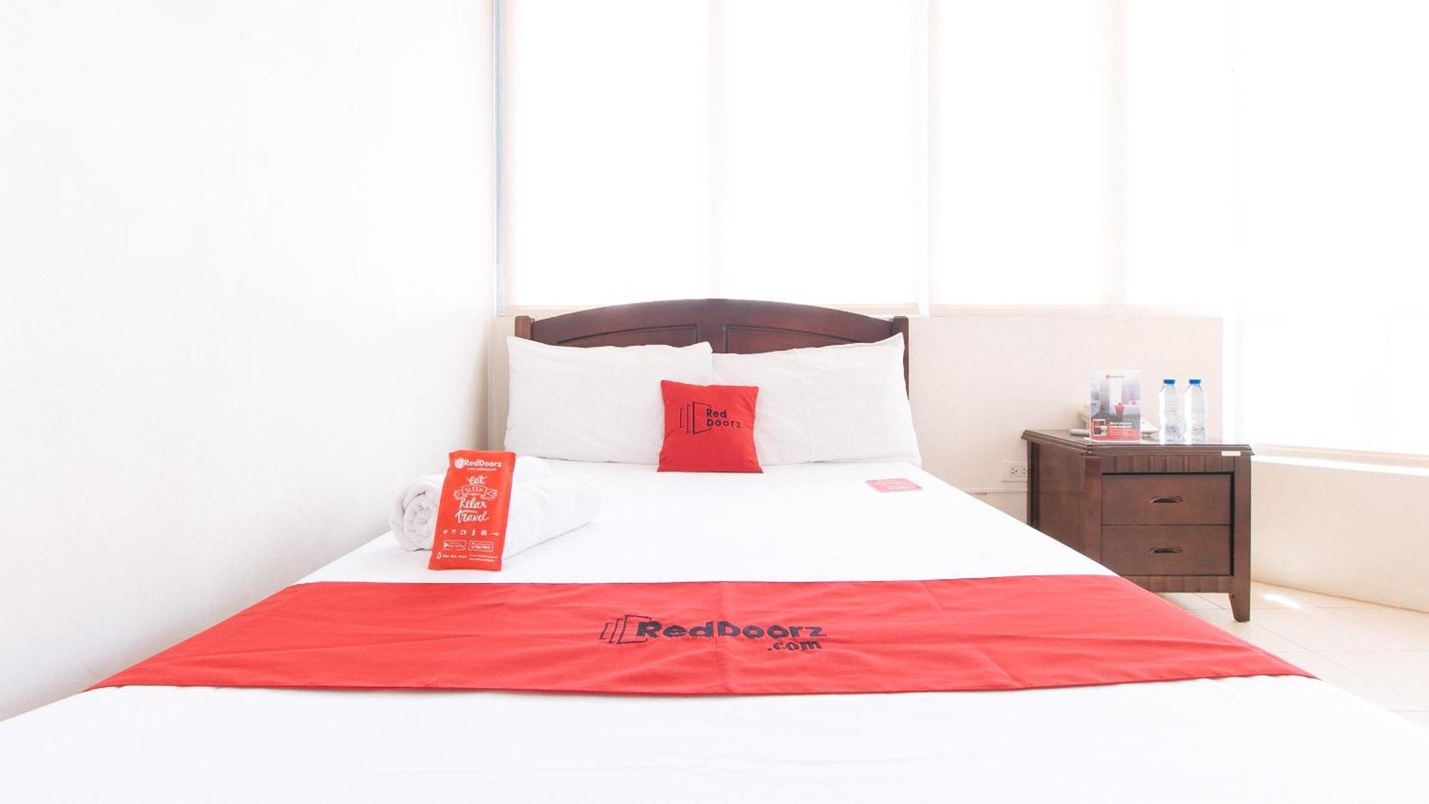 Reddoorz Plus @ E Rodriguez Corner Banawe Quezon City Dış mekan fotoğraf