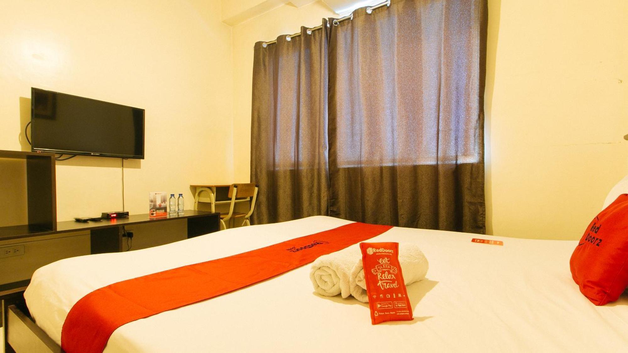 Reddoorz Plus @ E Rodriguez Corner Banawe Quezon City Dış mekan fotoğraf