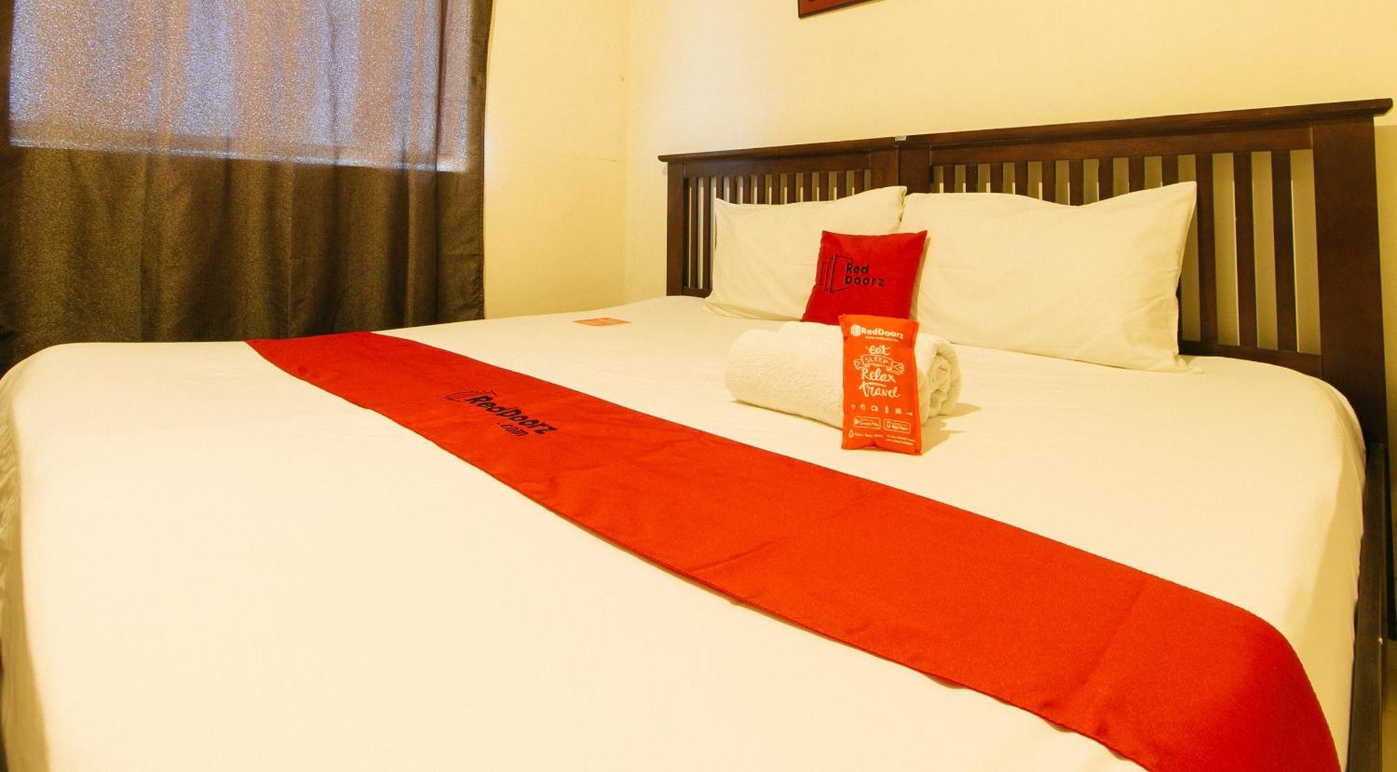 Reddoorz Plus @ E Rodriguez Corner Banawe Quezon City Dış mekan fotoğraf