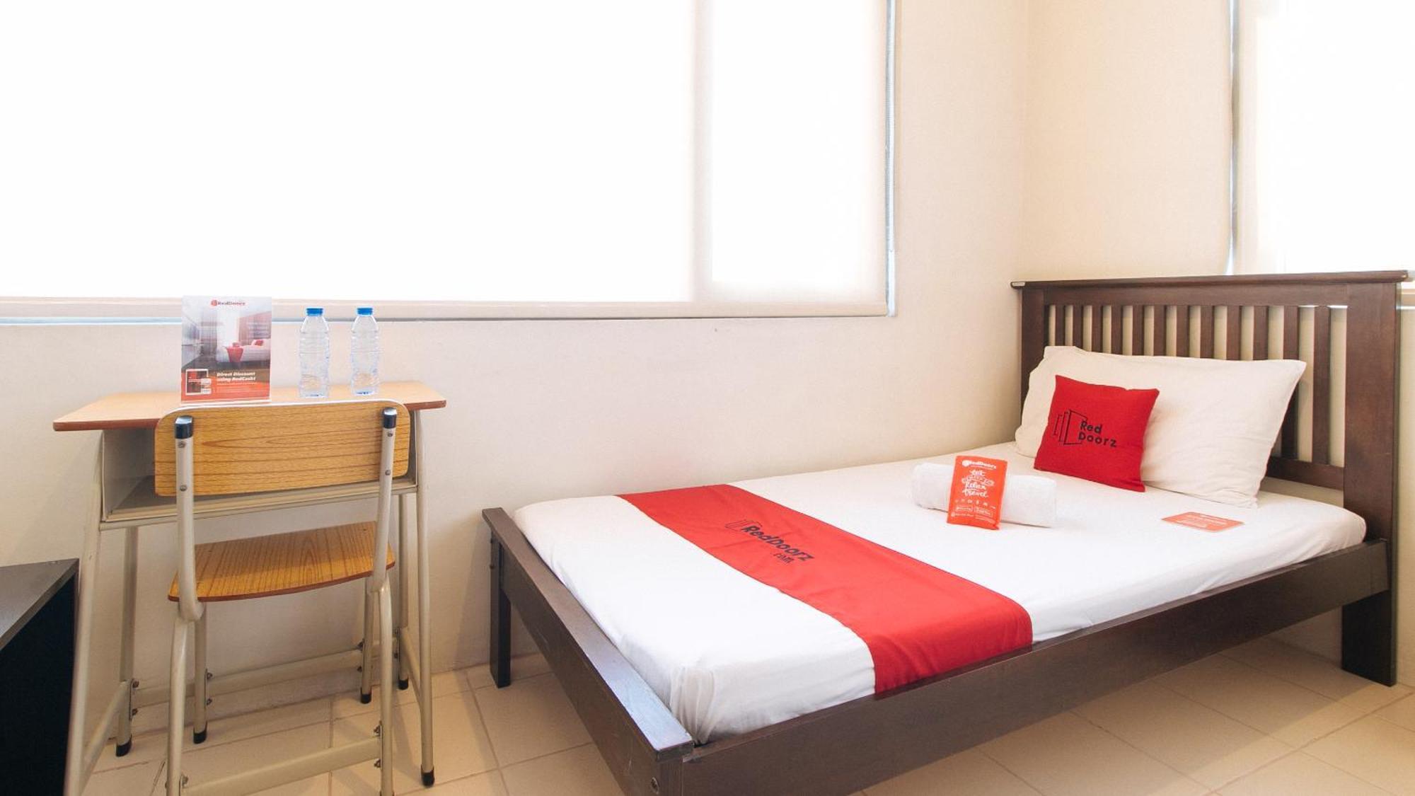Reddoorz Plus @ E Rodriguez Corner Banawe Quezon City Dış mekan fotoğraf