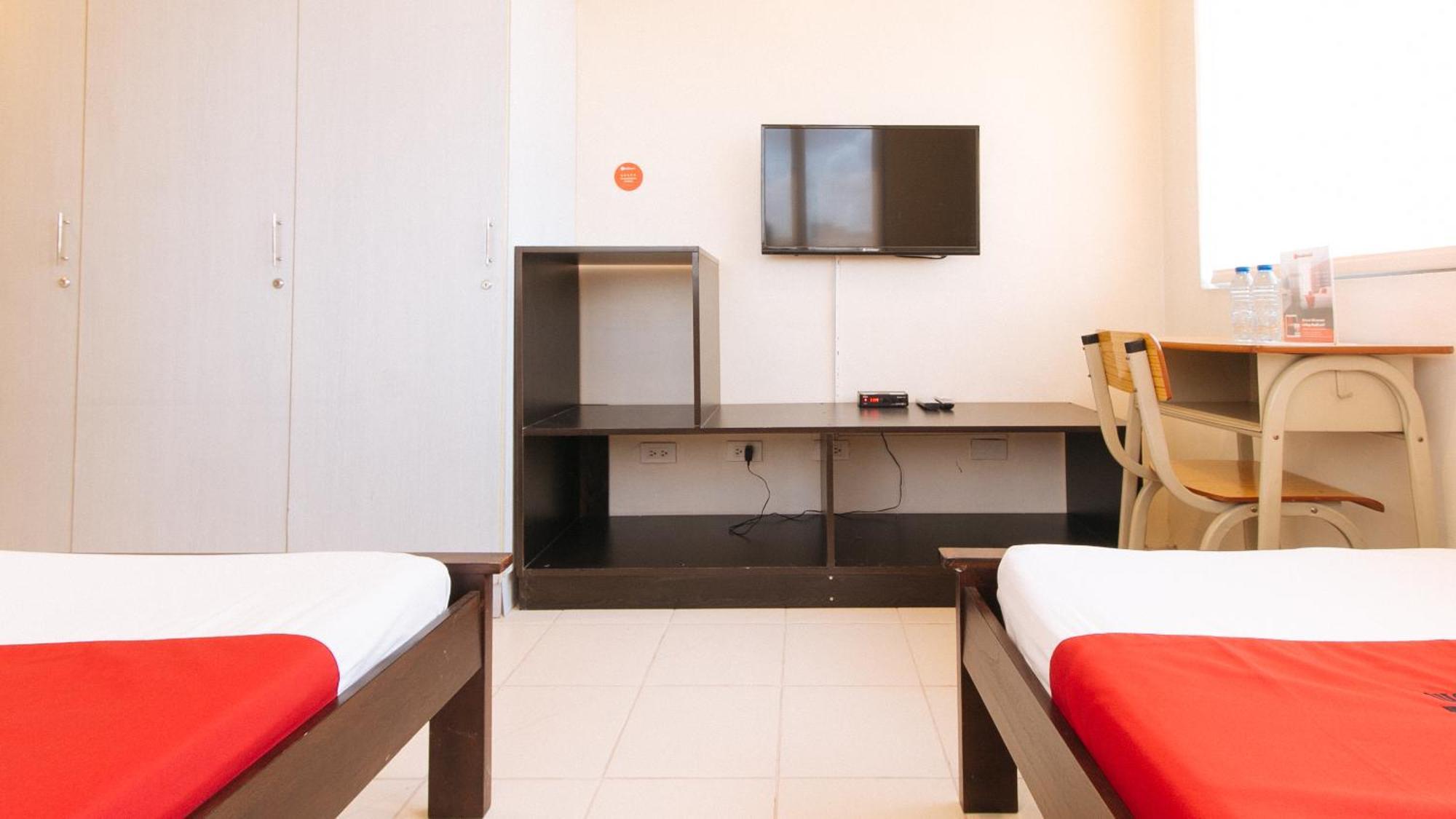 Reddoorz Plus @ E Rodriguez Corner Banawe Quezon City Dış mekan fotoğraf