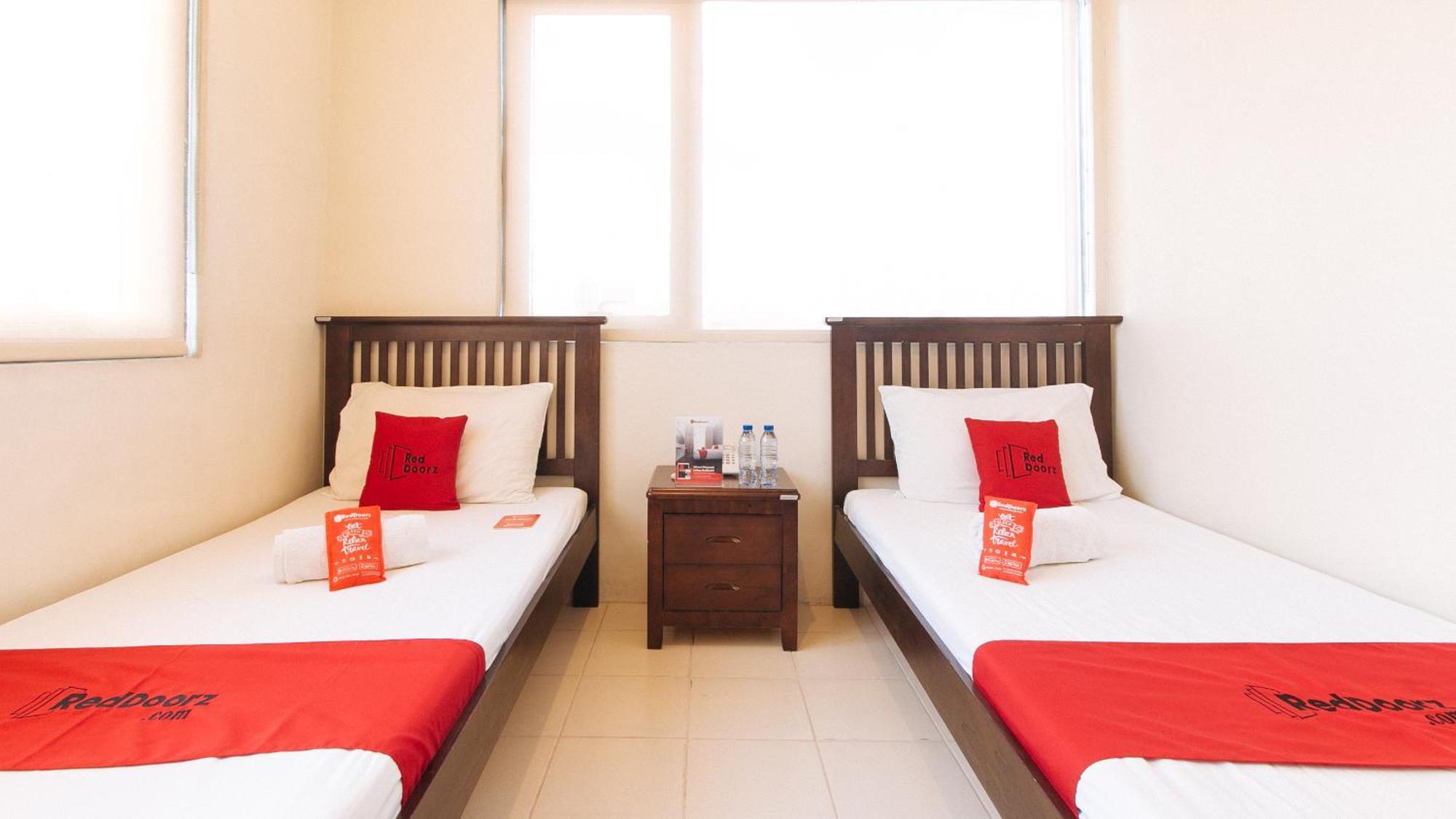 Reddoorz Plus @ E Rodriguez Corner Banawe Quezon City Dış mekan fotoğraf