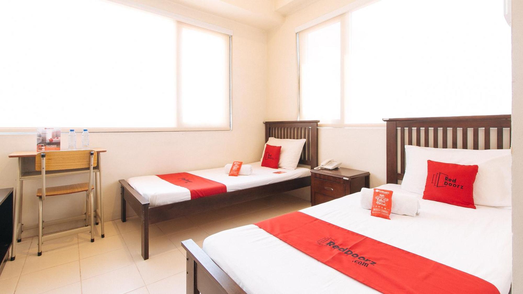 Reddoorz Plus @ E Rodriguez Corner Banawe Quezon City Dış mekan fotoğraf