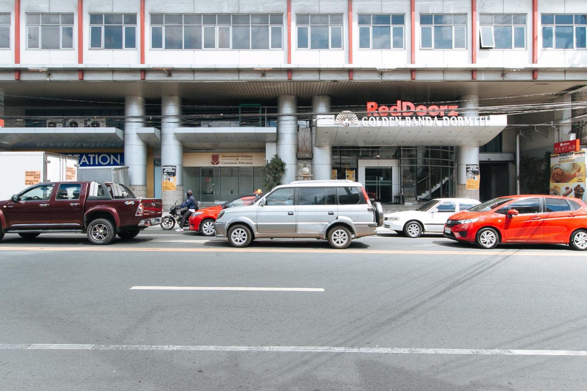 Reddoorz Plus @ E Rodriguez Corner Banawe Quezon City Dış mekan fotoğraf