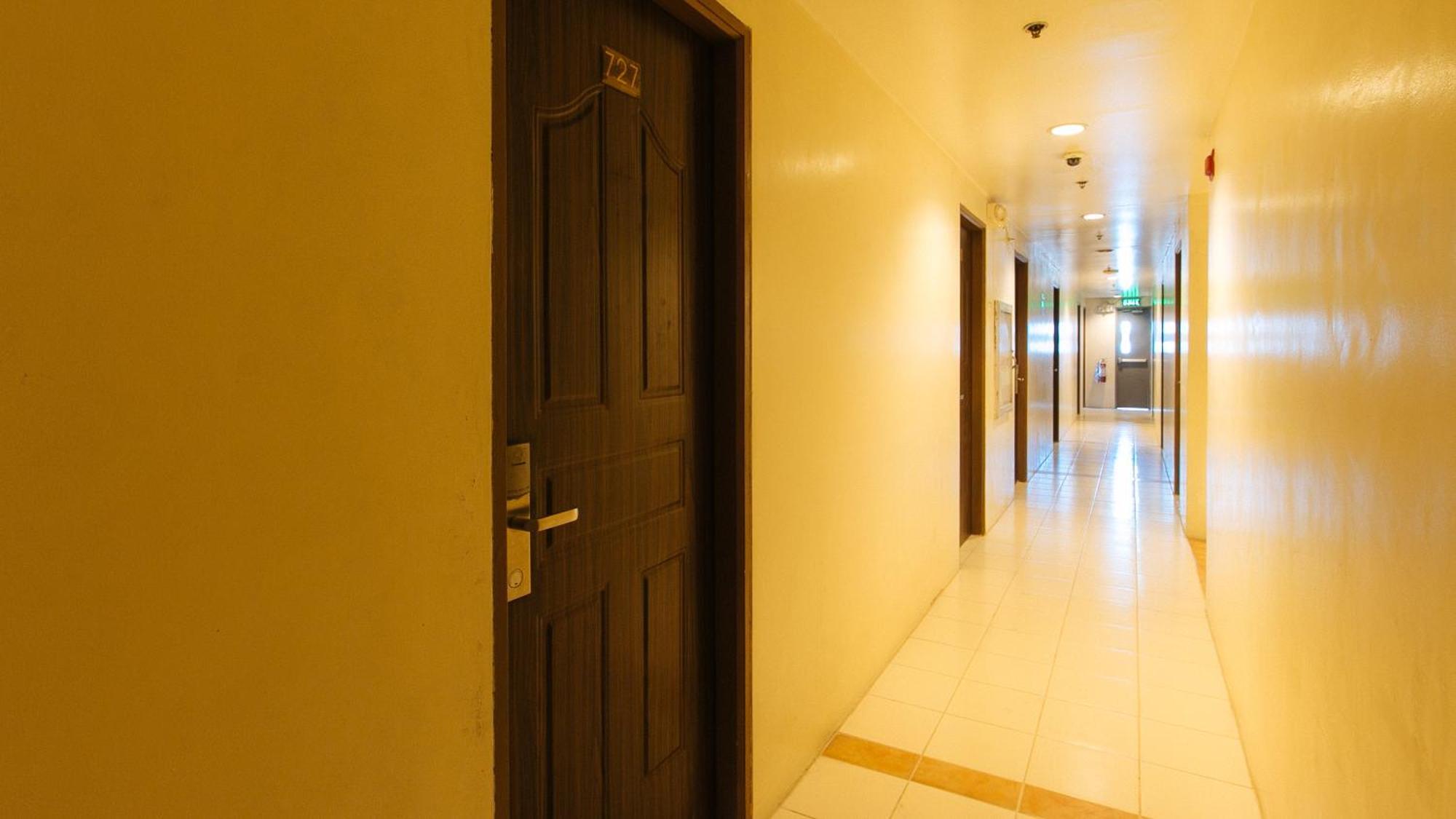 Reddoorz Plus @ E Rodriguez Corner Banawe Quezon City Dış mekan fotoğraf